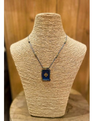 Collier "précieuse" bleu nuit.