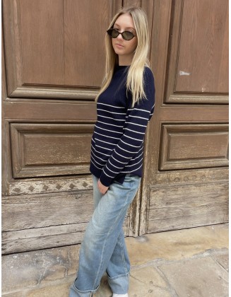 Pull bleu marine à rayures...