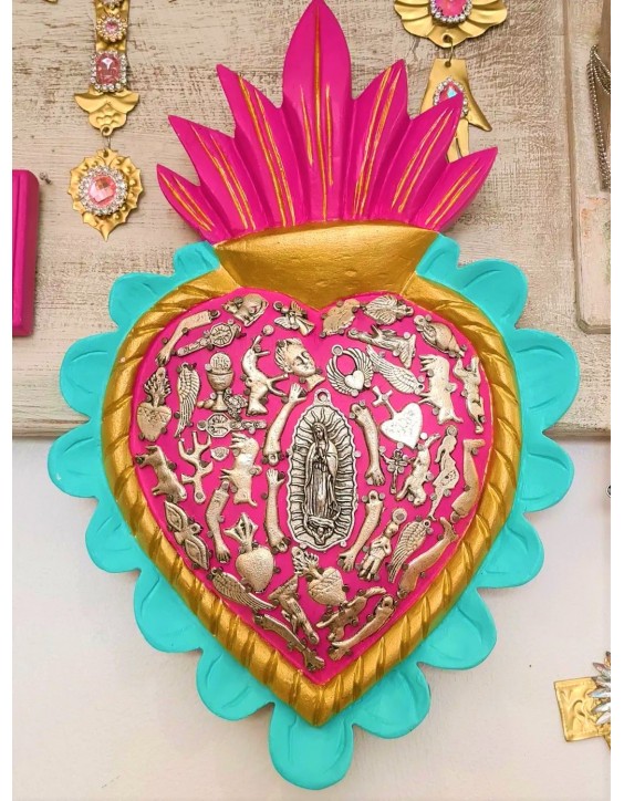 Coeur ex voto en bois et Milagros , mexicain, rouge , coeur aux roses